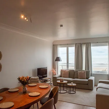 In With Sea Views, Cleaning Included Lägenhet *