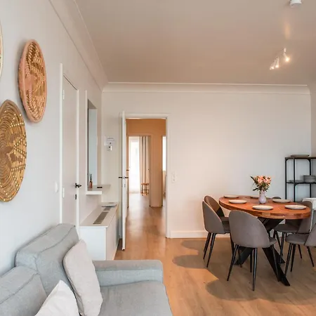 In With Sea Views, Cleaning Included Apartment